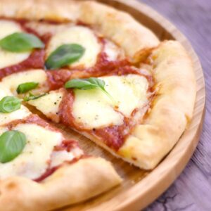 Lire la suite à propos de l’article Pâte à pizza avec un robot pâtissier 